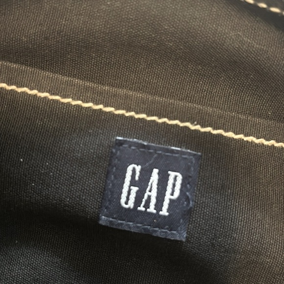 ⭐️ Beautiful Vintage Croissant Cow Leather Purse from GAP - Picture 4 of 9